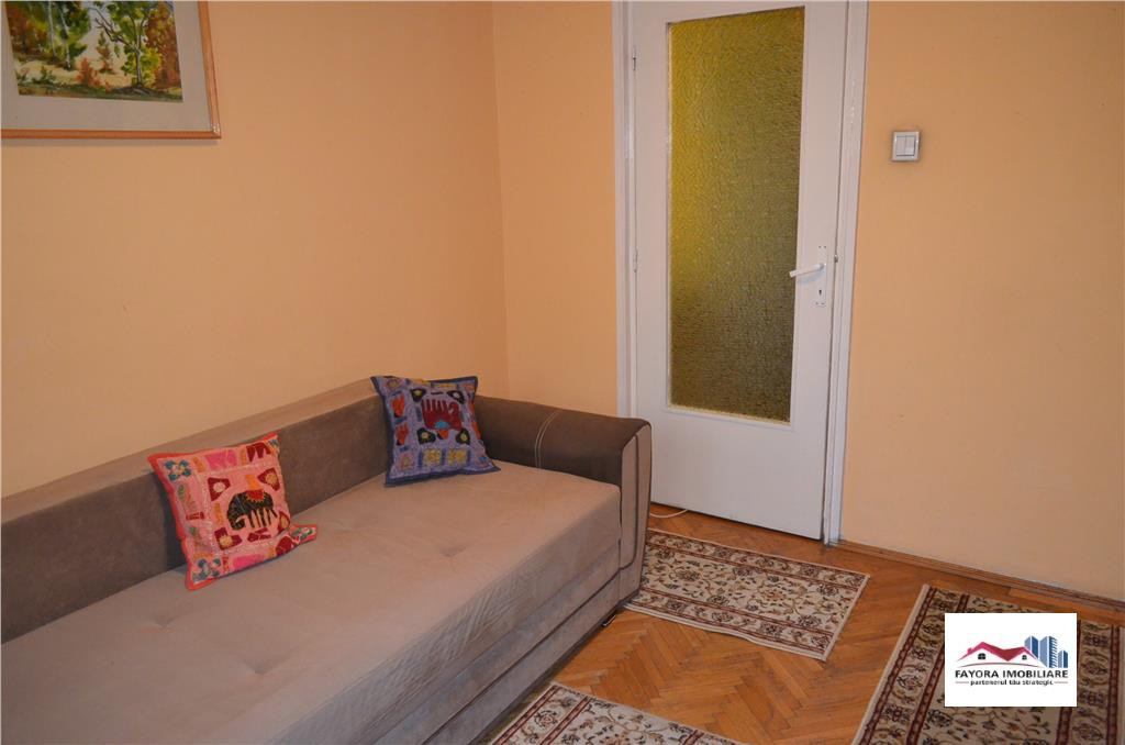 Apartament 4 Camere si 2 Bai de Zona Semicentrala