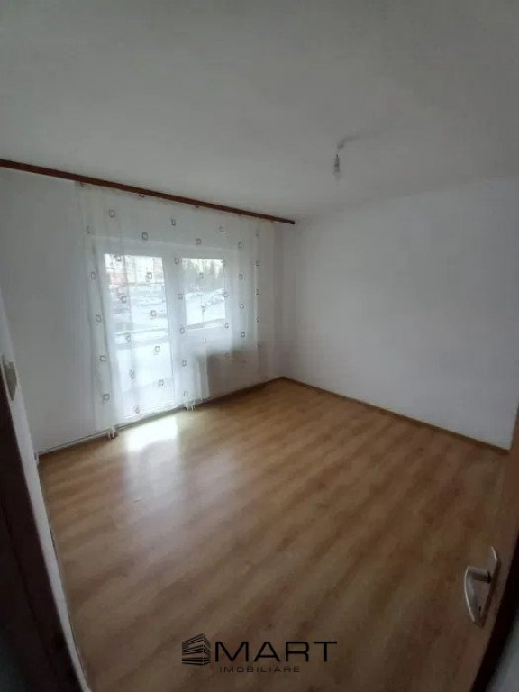 Apartament 2 camere cu balcon si pivnita, zona M Viteazul