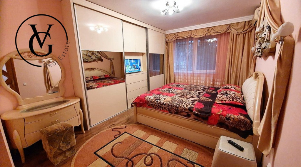 Apartament decomandat de 3 camere - 2 băi - zona Gara