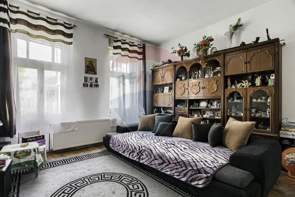 Apartament cu doua camere la casa pe strada Andrei Saguna