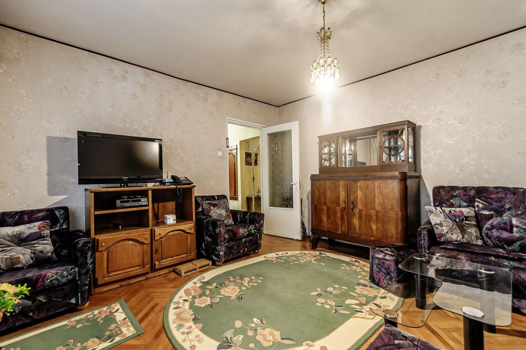 Apartament decomandat 3 camere în Grădiște