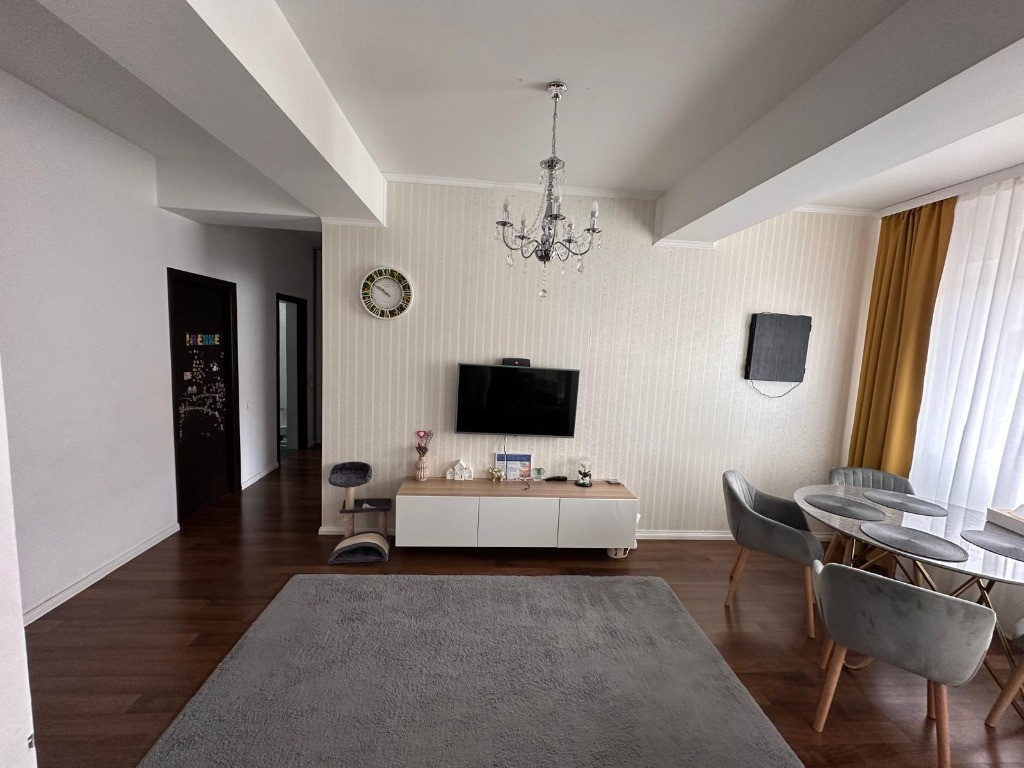 Apartament 3 camere foarte spatios