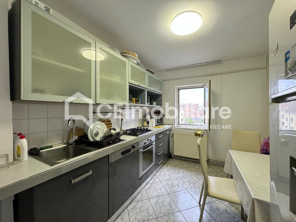 Apartament cu 3 camere pe mal