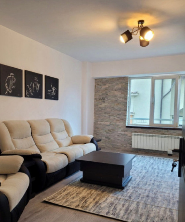 APARTAMENT CU 4 CAMERE CENTRAL