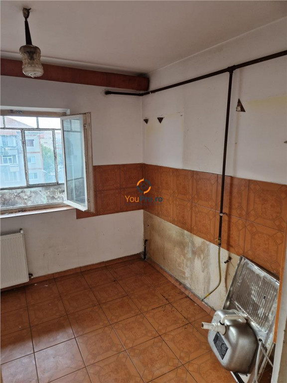 Apartament de decomandat 2 camere zona Soarelui