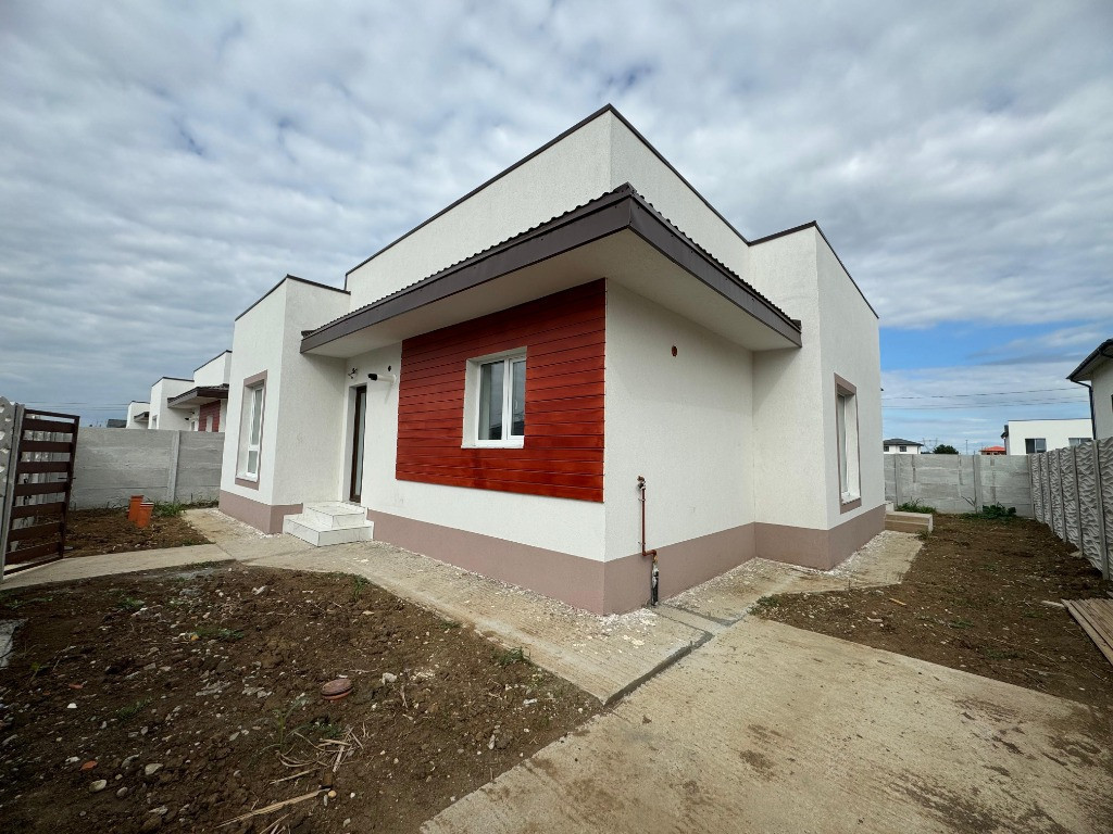 Casă Modernă cu 2 Dormitoare și Living Generos pe Teren de 347 mp