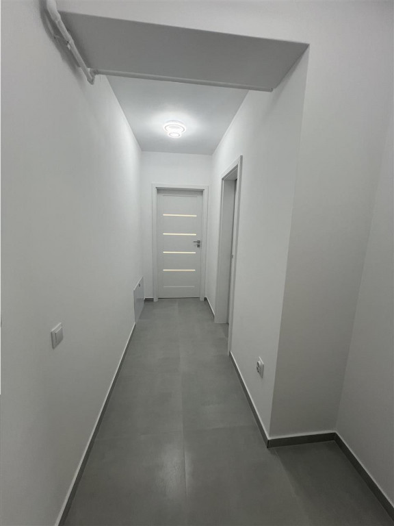 Apartament la cheie cu 2 camere si boxa depozitare zona Doam