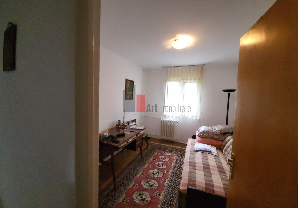 Apartament 4 camere Titan