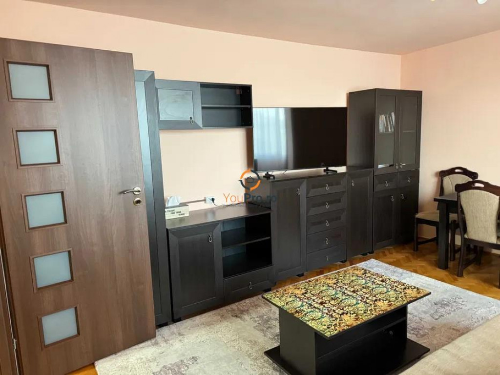 Apartament cu 3 camere in zona centrala