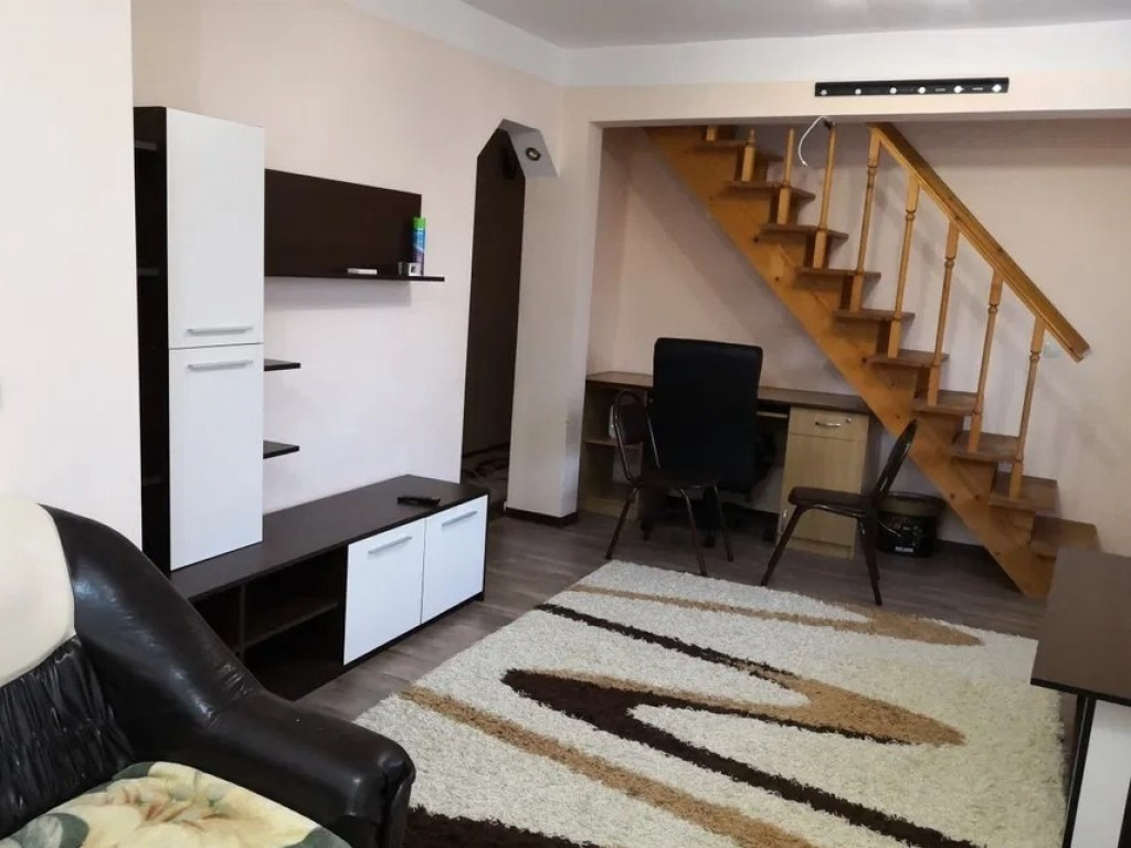 Apartament cu 3 camere decomandate Zona George Enescu