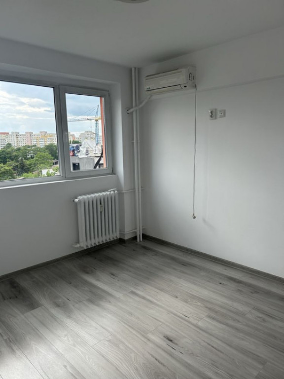 Apartament 3 camere, foarte spatios