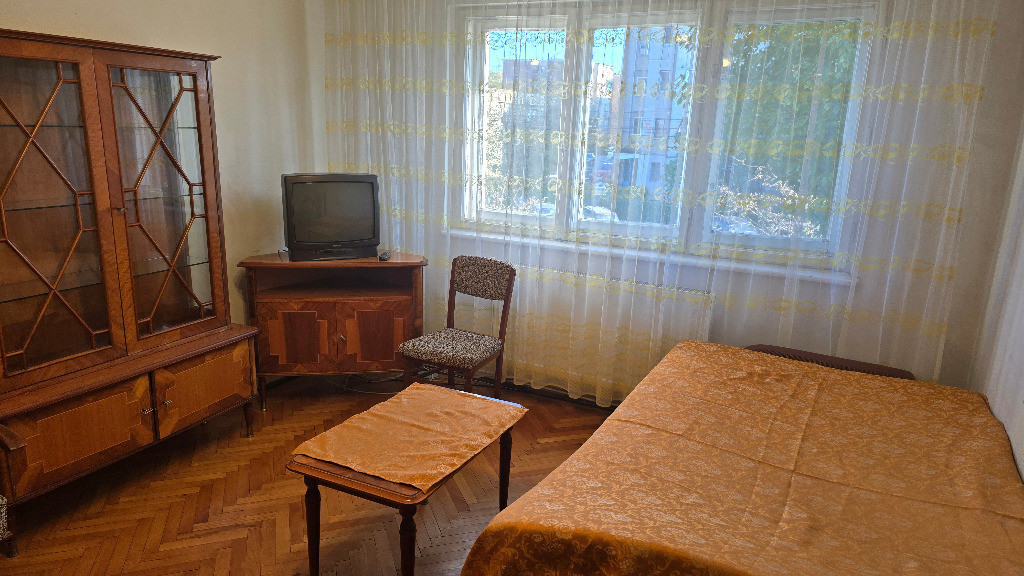 Vand apartament 2 camere semidecomandat in Deva