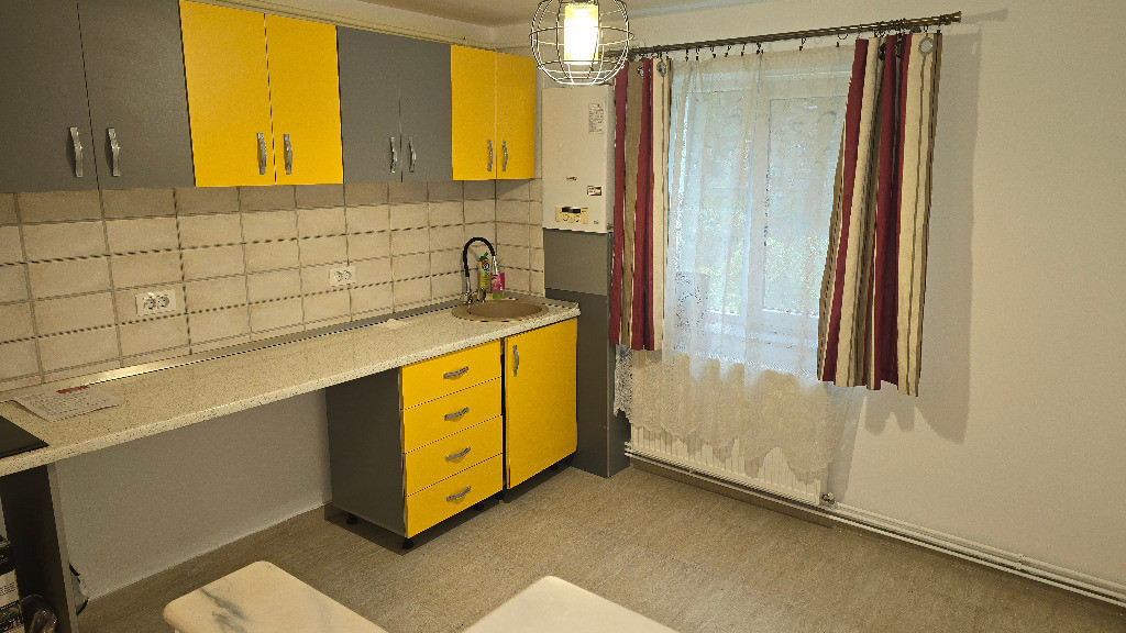 Vand apartament 2 camere in Deva, zona Crinilor, parter, mobilat