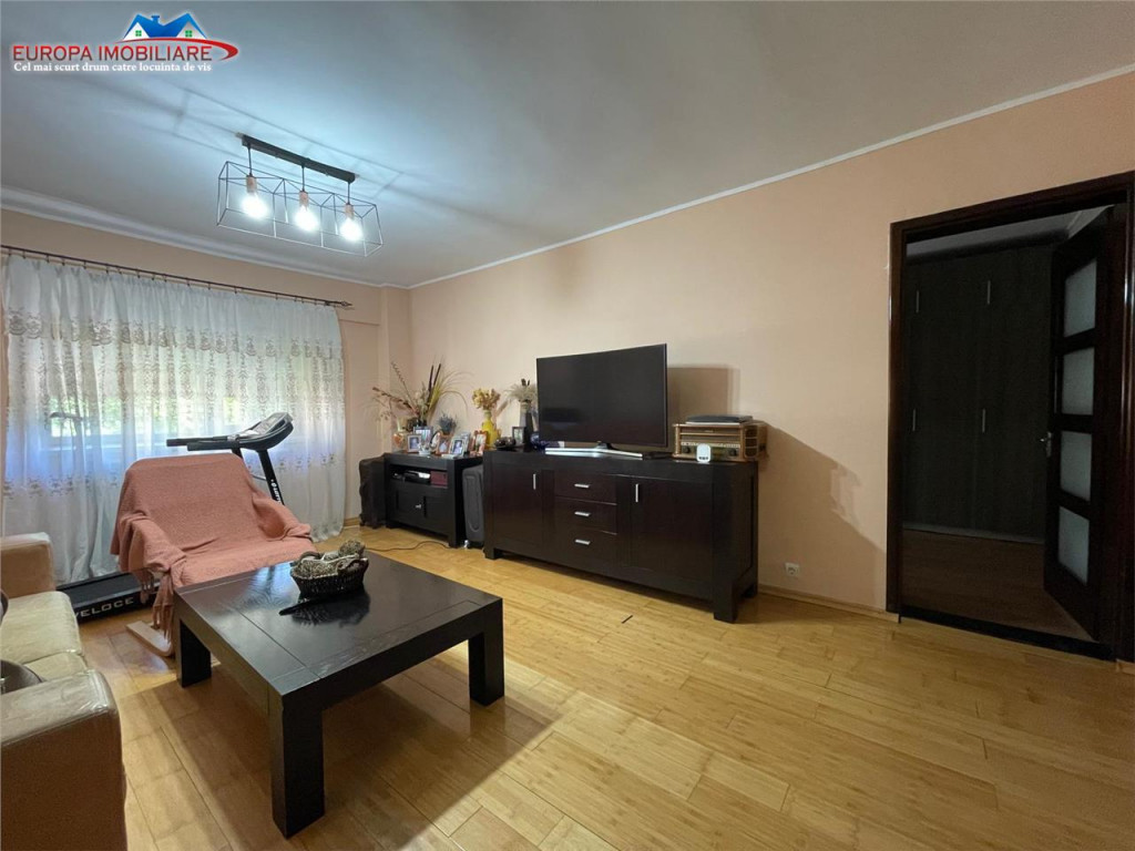 Apartament 4 camere de zona Pelican Tulcea