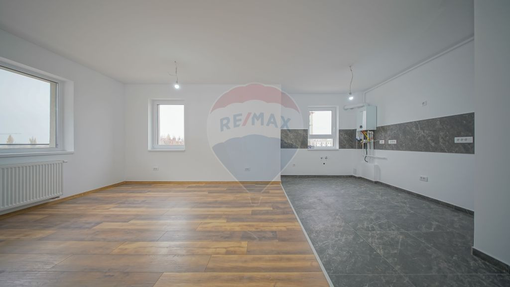 Apartament cu 3 camere Nou si Spațios; Parcare și Boxă...