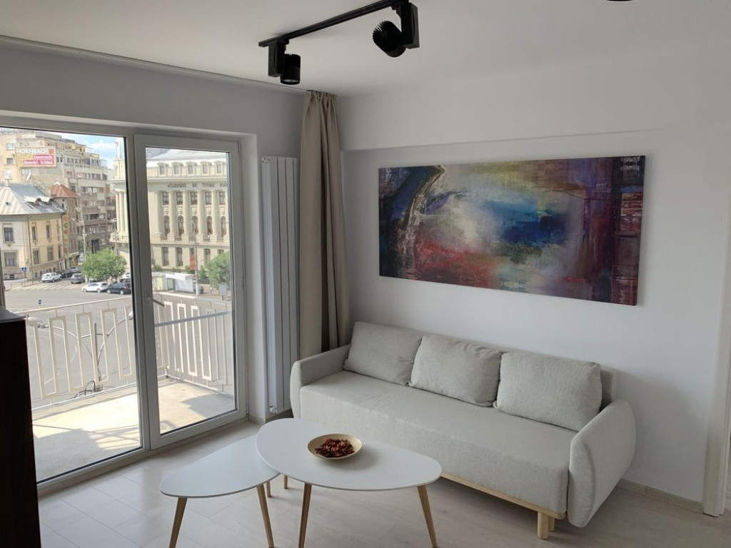 Ofer spre inchiriere apartament de 3 camere, LUX/CENTRAL