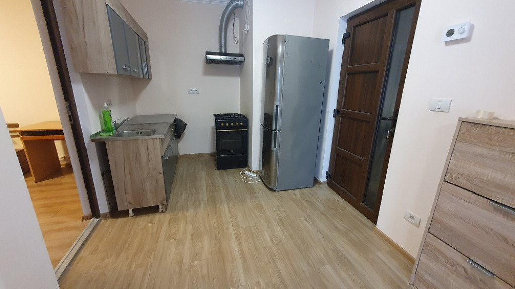 Inchiriez apartament 3 camere zona Parneava - ID : RH-39027