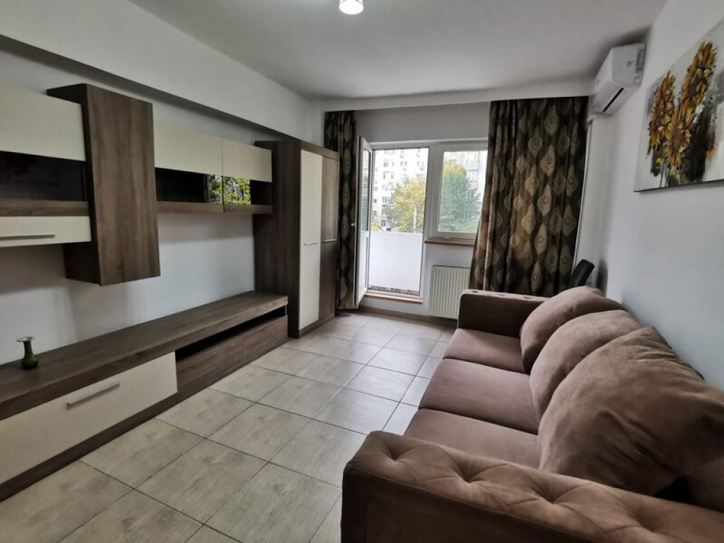 Apartament 3 camere semidecomandat- Bulevardul Chisinau