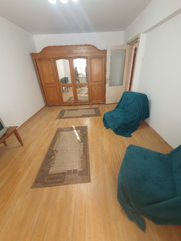 Apartament 2 camere e închiriat pe Bulevardul Republicii, etaj 2/10