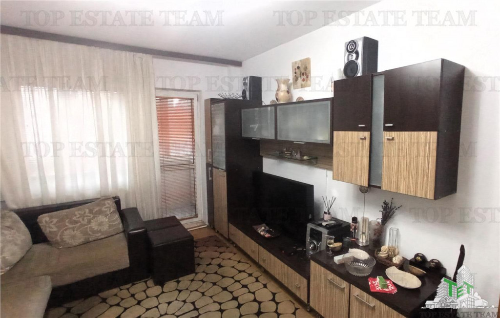 Apartament 3 camere de , zona Stefan cel Mare