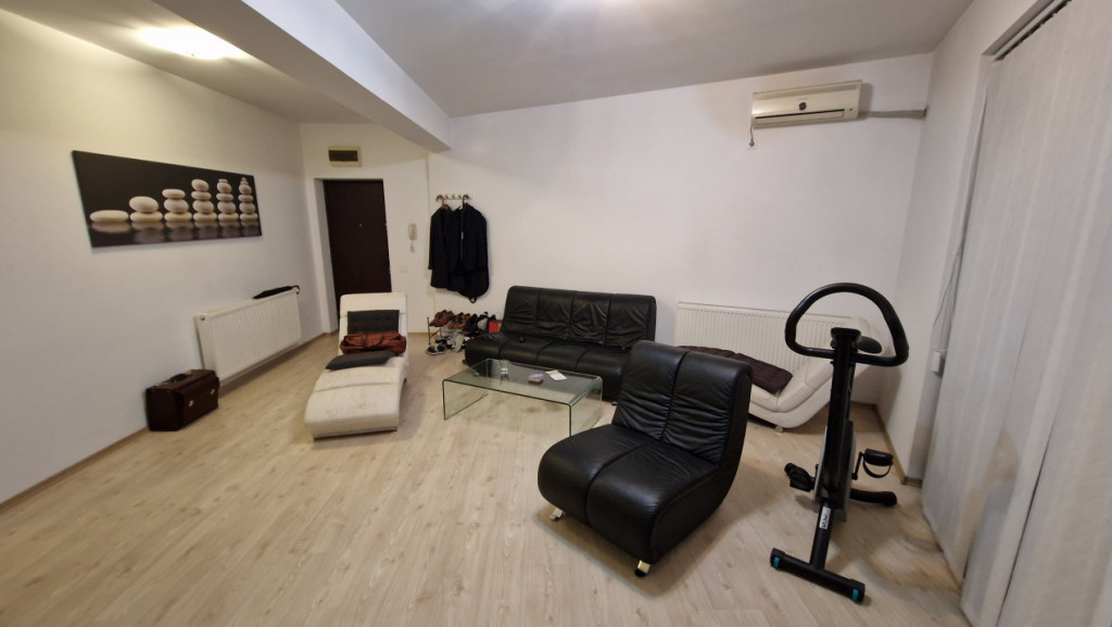 Apartament modern cu 3 camere, 2 terase și centrală propri