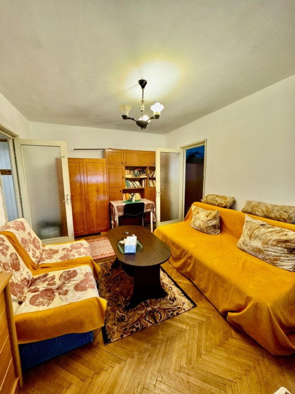 Apartament 2 camere etaj 3,zona Cinema Patria