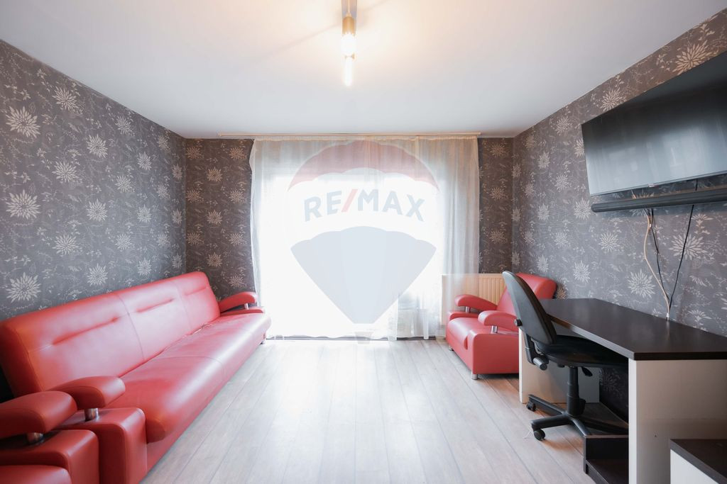 Apartament cu 3 camere de vânzare in cartierul Rogerius