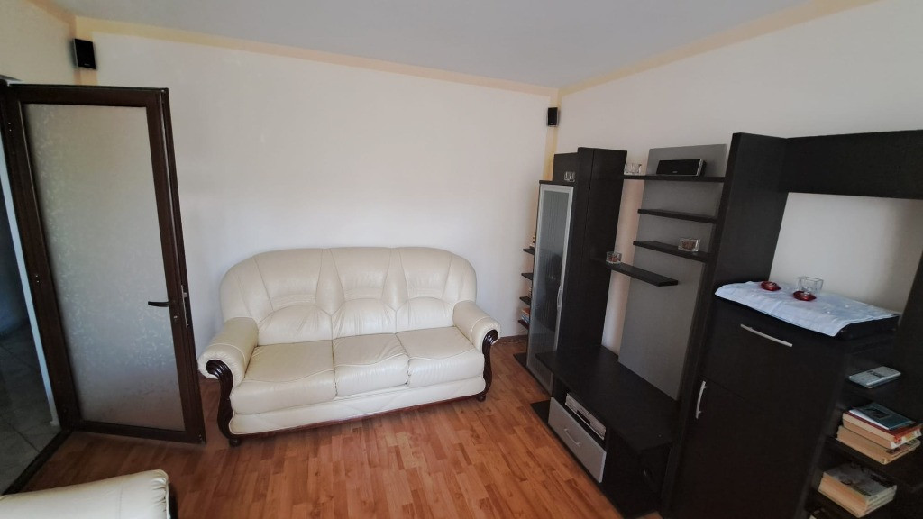 Vand apartament 3 camere decomandat