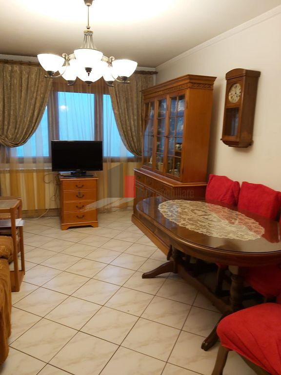 Apartamentul "SUPERMETO", BLOC STRADAL, REABILITAT