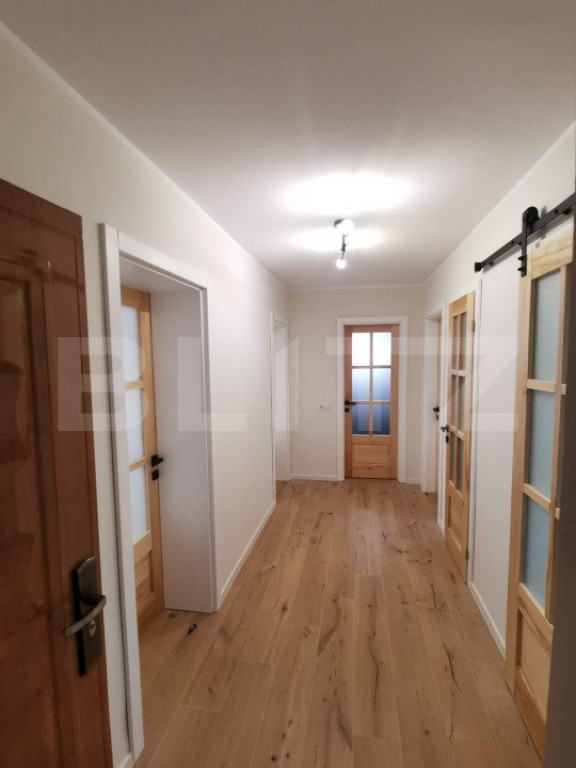 Apartament de 4 camere semidecomandat, etaj intermediar, zon