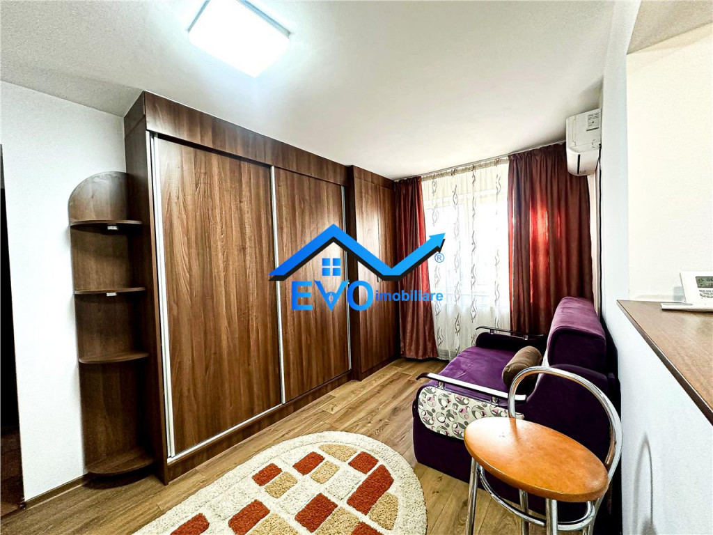 Apartament cu 3 camere, prima , zona Podu Ros