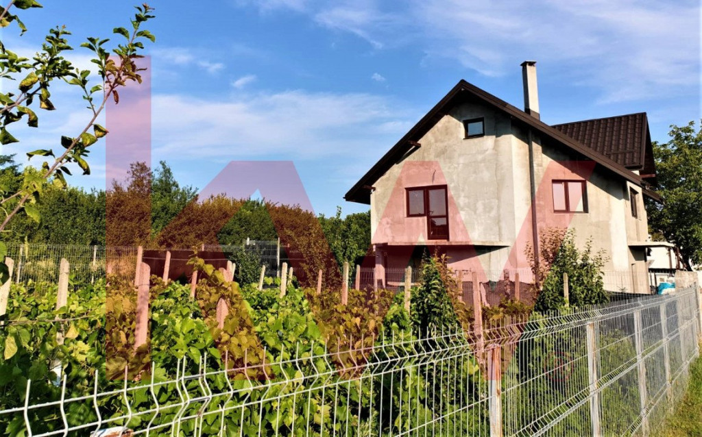 Casa 5 camere, bine construita, teren 700 mp Ciurbesti (Miro