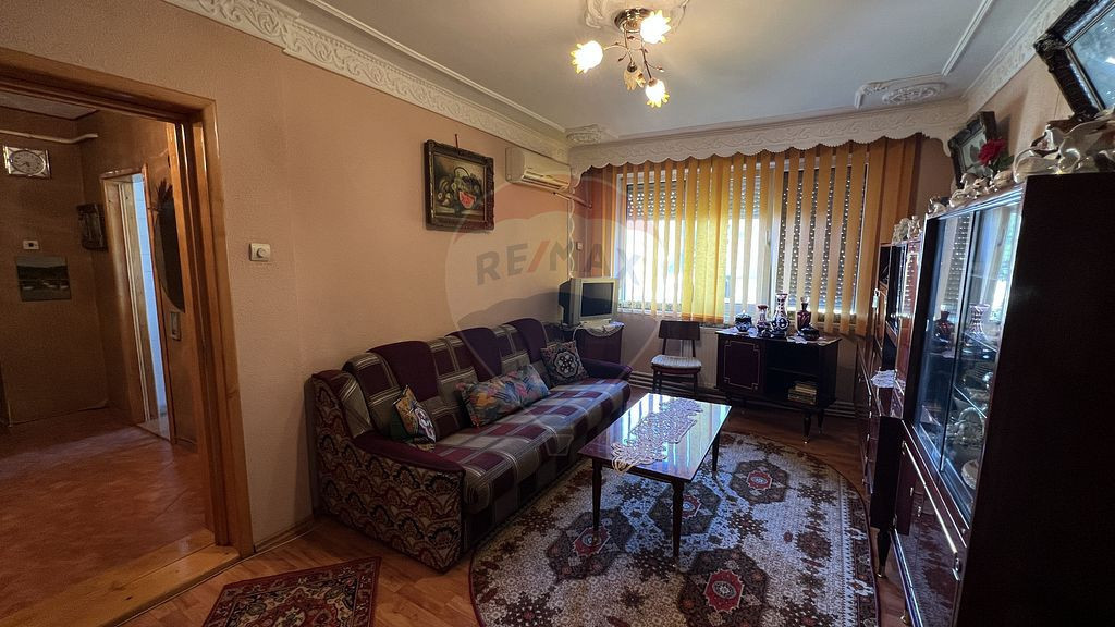 Apartament cu 3 camere de vânzare Braila