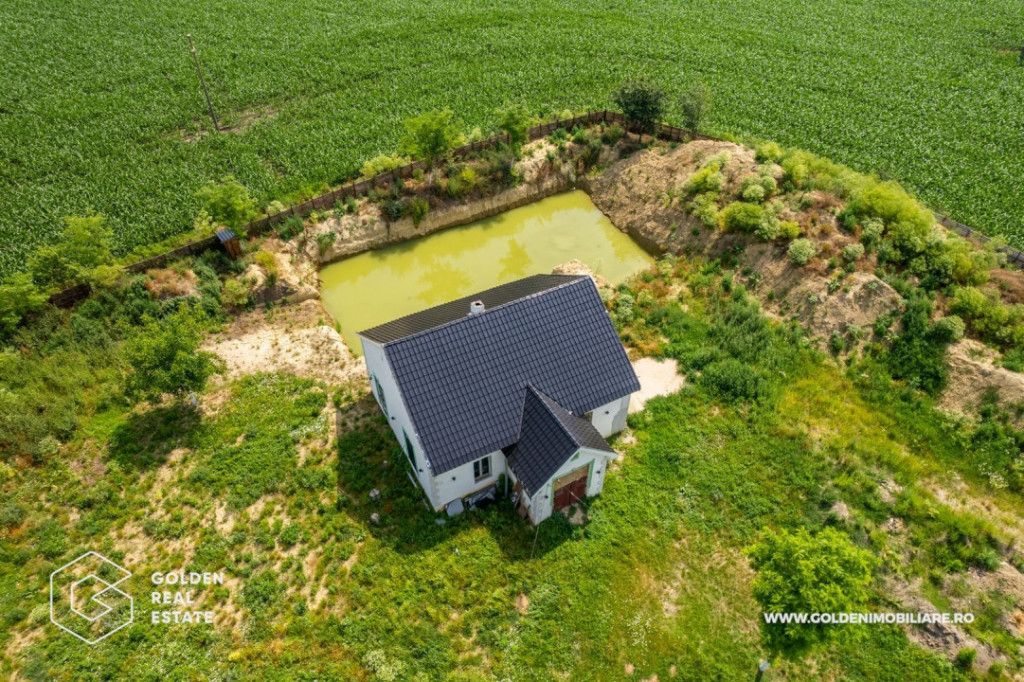 Casa cu balta de pescuit, teren 5000 mp