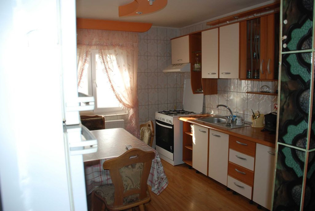 Închiriere apartament 3 camere Olteniței-Piața Sudului