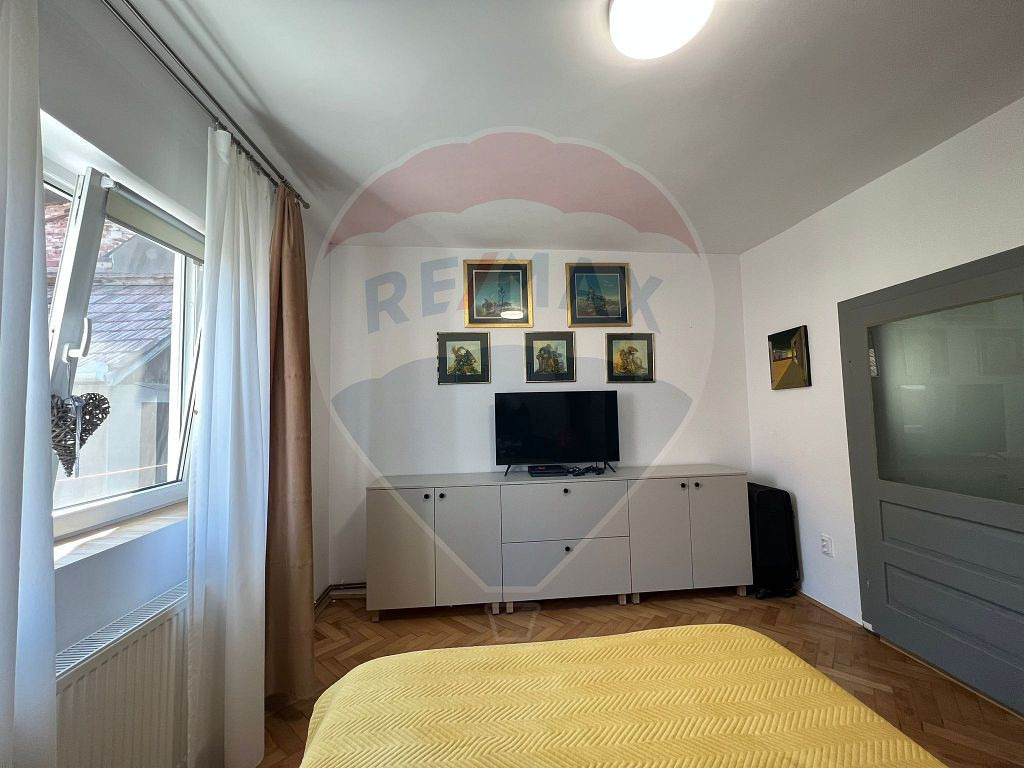 Apartament la casă | acces la curte | zonă liniștită