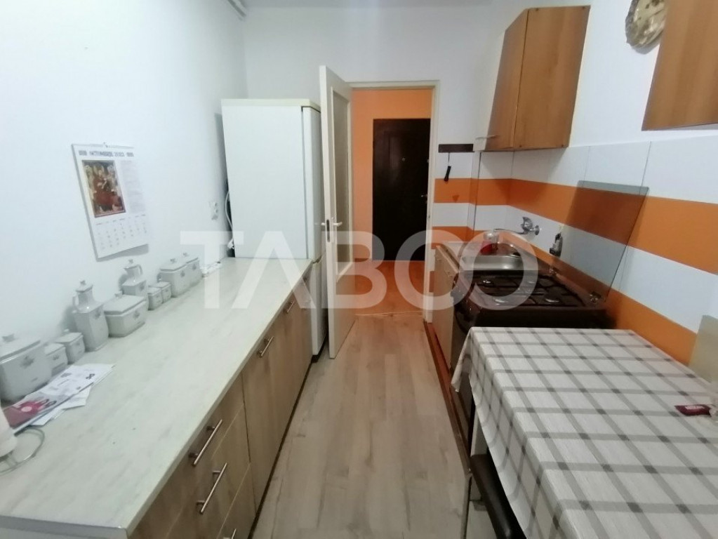 Apartament decomandat 48 mpu etaj 1 balcon pivnita Siretului