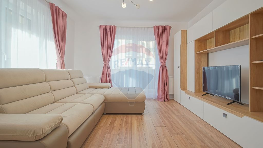 Apartament cu 3 camere de închiriat în zona Rulmentul