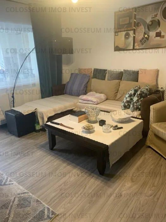 Apartament cu 3 camere, decomandat - zona Racadau.