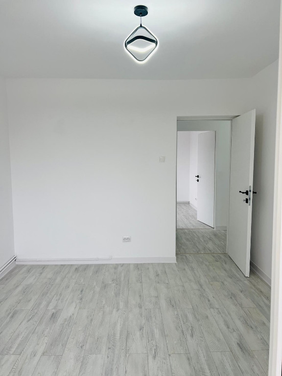 Apartament 4 camere zona Big