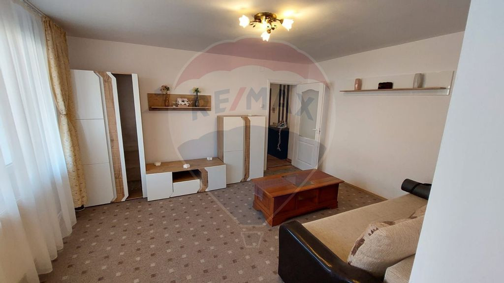 Apartament cu 3 camere de vânzare în zona Nord