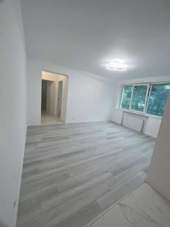 Apartament cu 2 camere semidecomandate Zona Centru