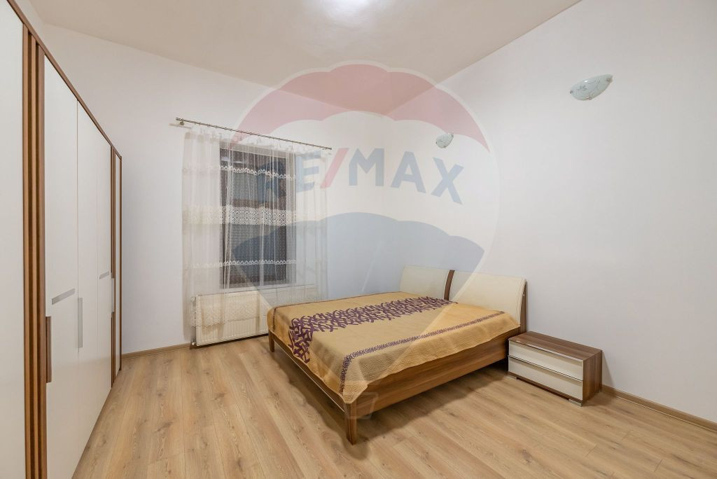 Apartament la casă de închiriat