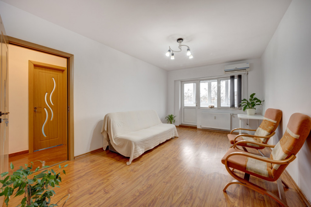 Apartament de 2 camere, etaj 3, metrou la 2 minute, Piața G