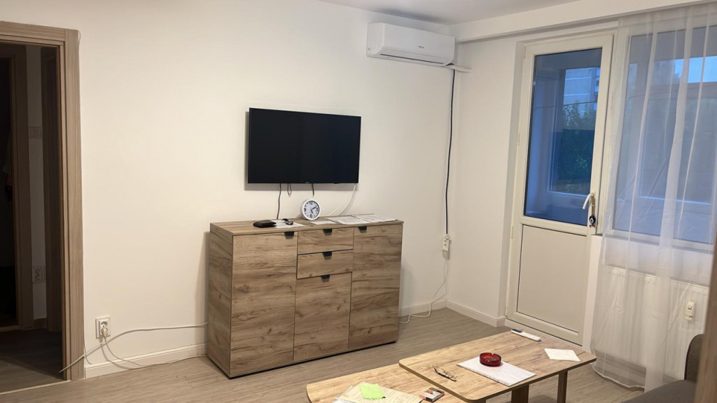 Apartament 3 camere, 2/10, anvelopat, în Drumul Taberei, Ro