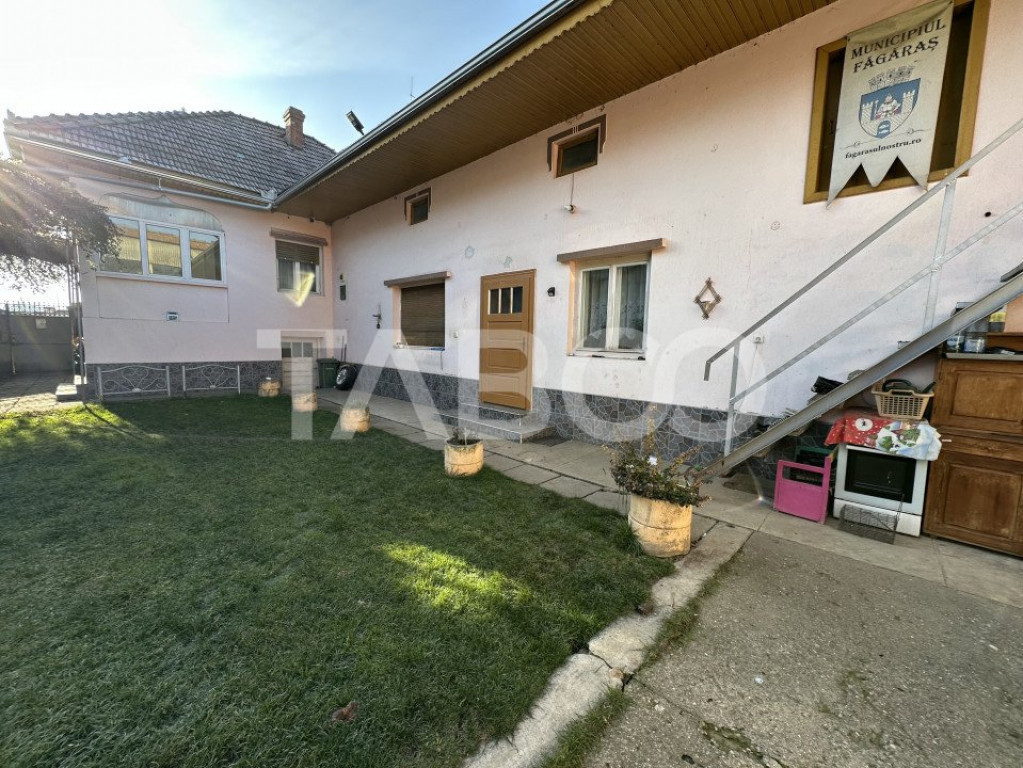 Casa de vanzare 3 camere 105 mpu teren liber 498 mp si garaj