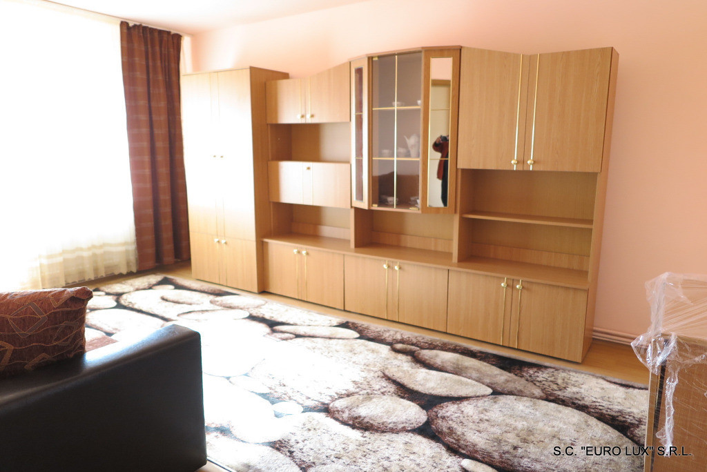 Apartament 3 camere amenajat - Zona Miron Costin