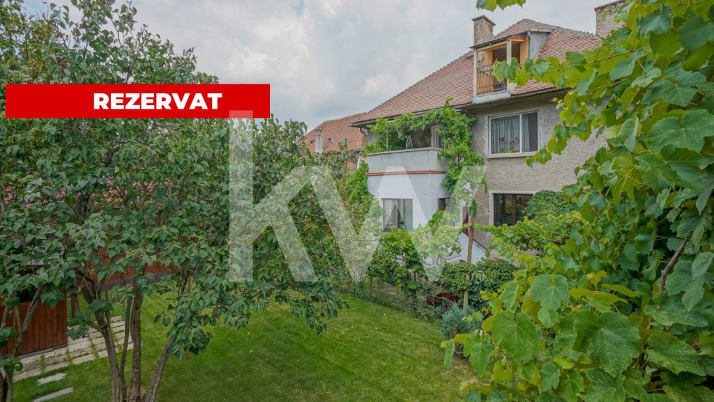 REZERVAT - Apartament cu 3 camere, garaj, terasă și teren