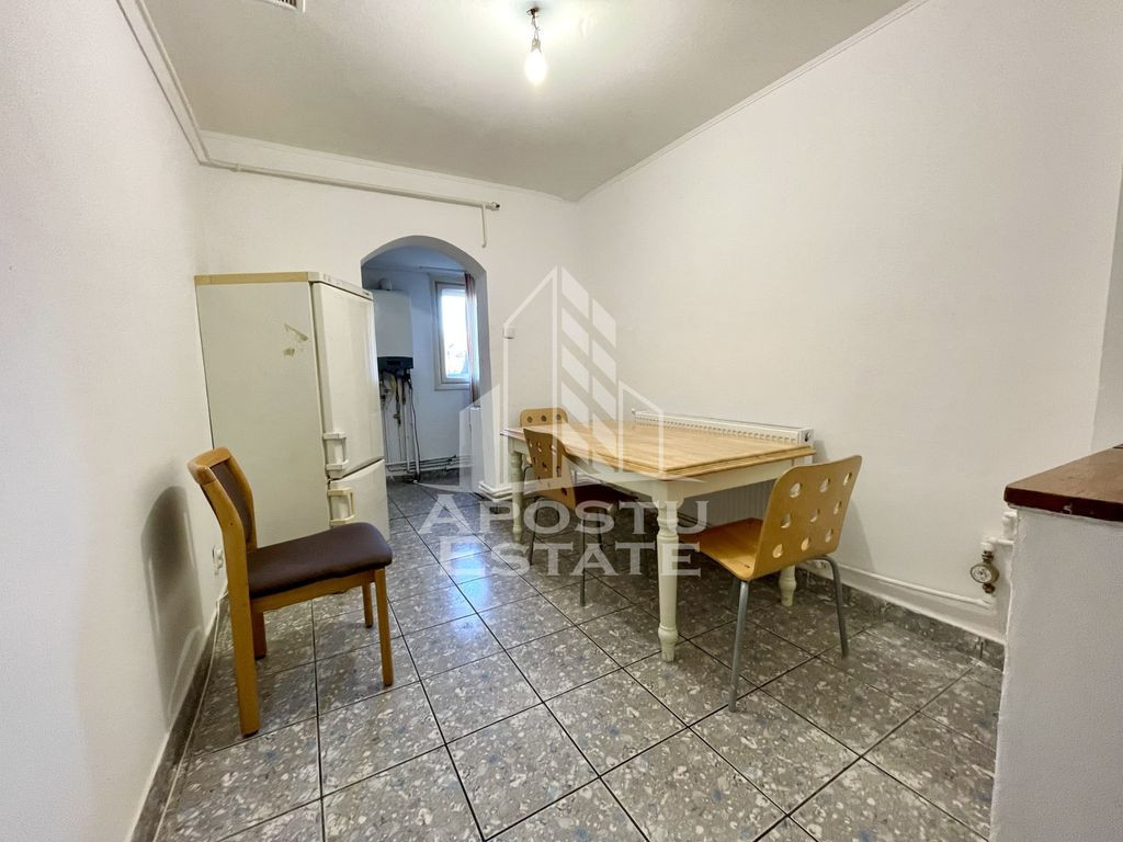 Apartament cu 2 camere, centrala proprie,boxa de 17 mp, z...