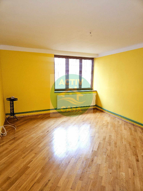 Apartament 3 camere, zona buna